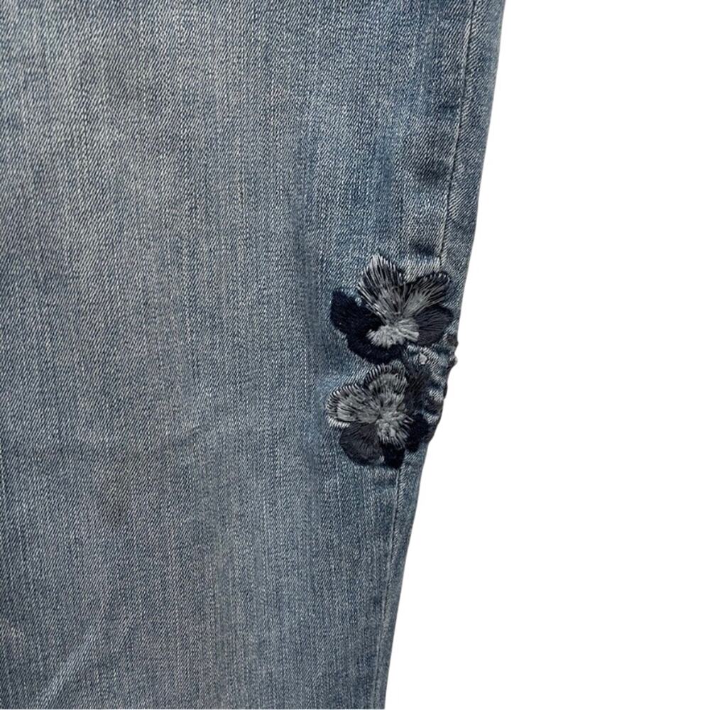 NYDJ Boyfriend Jeans Women Size 12 Blue Denim with Flower Embroidered 5 Pocket - Picture 6 of 13